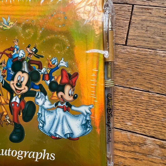 DISNEY COLLECTIBLE - Picture 2 of 4